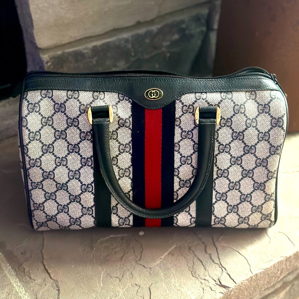 Authentic GUCCI Vintage Sherry Boston Bag 1980s in great condition. Navy/Red